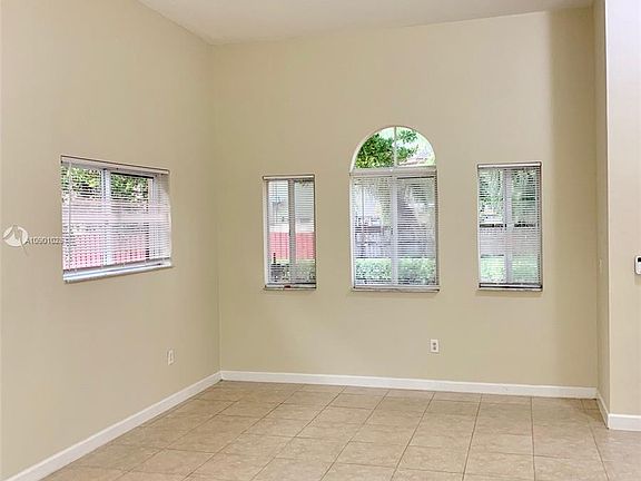 4th image of 2536 NE 41st Ave #2536