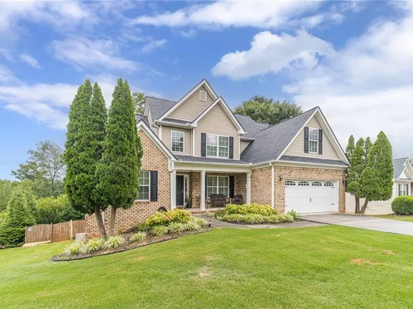 946 Golden Meadows Ln, Loganville, GA 30052
