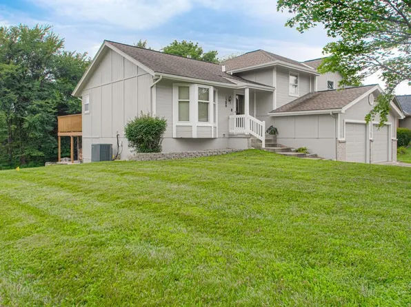 1200 SW Southcrest Dr, Blue Springs, MO 64015