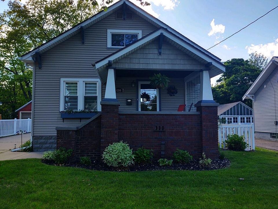 1st image of 1209 Pine St