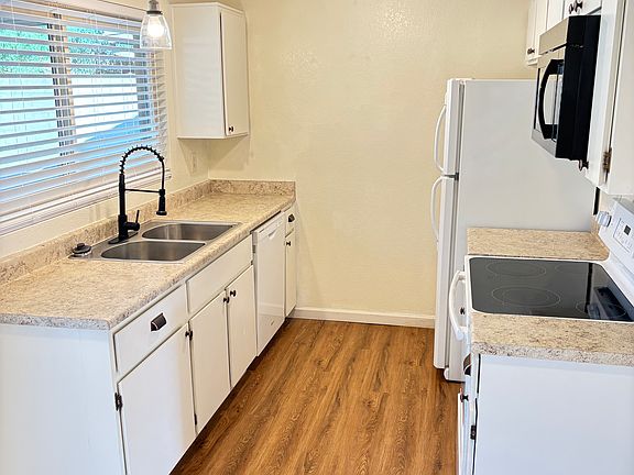 3rd image of 2864 E Irwin Ave