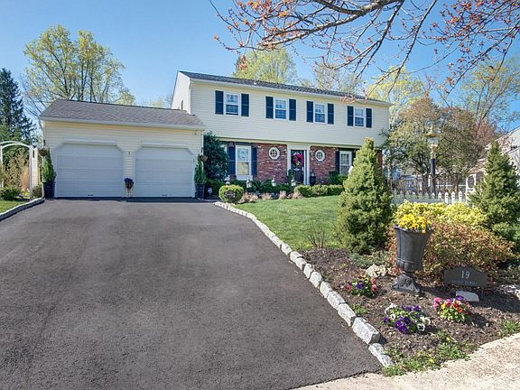 2nd image of 19 Dunbar Dr