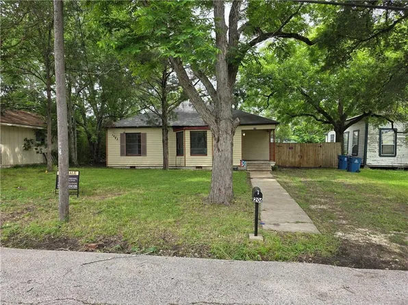 206 Gibbs St, Navasota, TX 77868