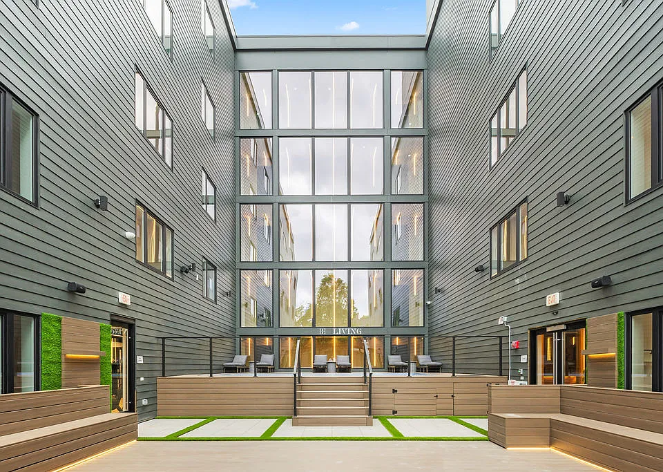 Building Photo 4