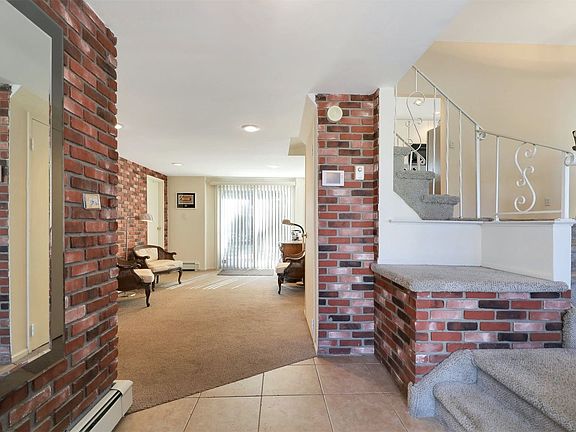 4th image of 8 Wilshire Ln