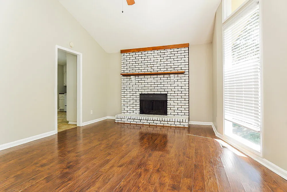 3 bed, 2.0 bath, 1043 sqft, $1,465 — Photo 4