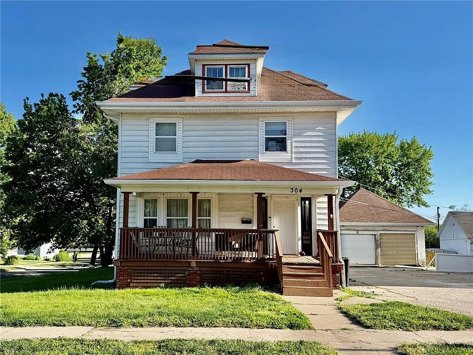 1st image of 304 W 7th St