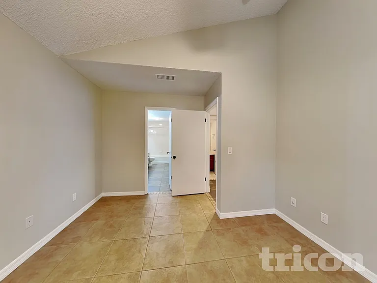 419 E Springtree Way — Photo 6