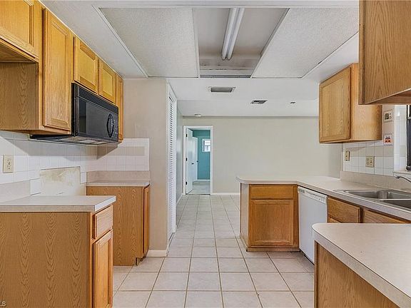 4th image of 238 SW 46th St