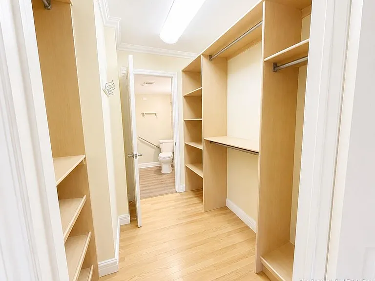 191 Queen St #206 — Photo 17