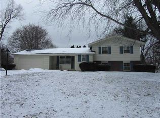 69 Harper Dr, Pittsford, NY 14534