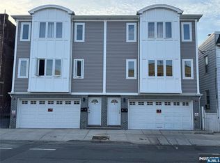 562 N 11th St, Newark, NJ 07107