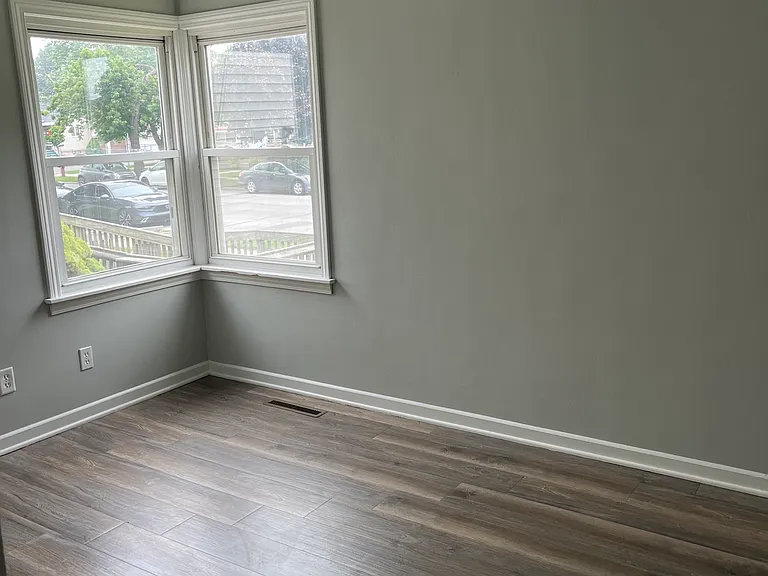2716 White Oak Ave — Photo 6
