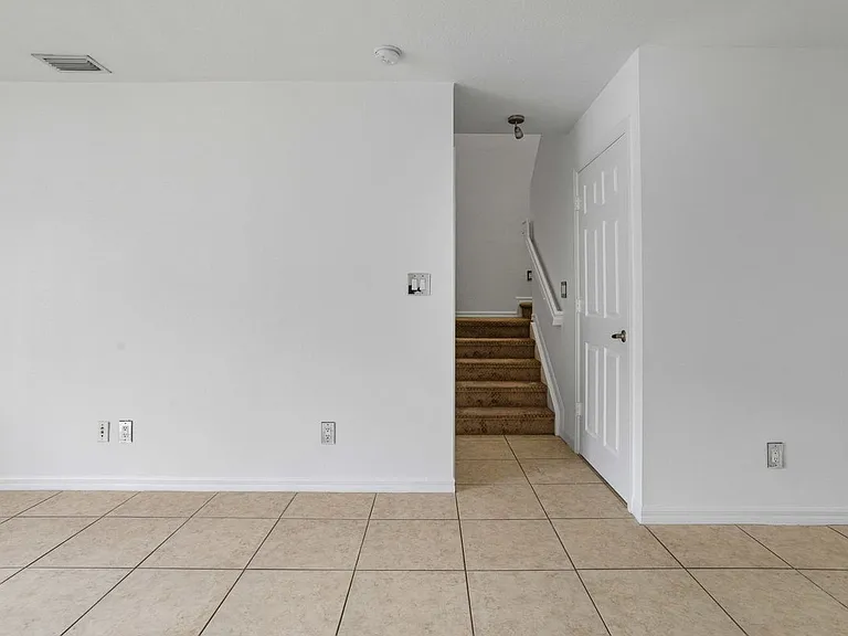 330 SW 2nd Ave #3 — Photo 12