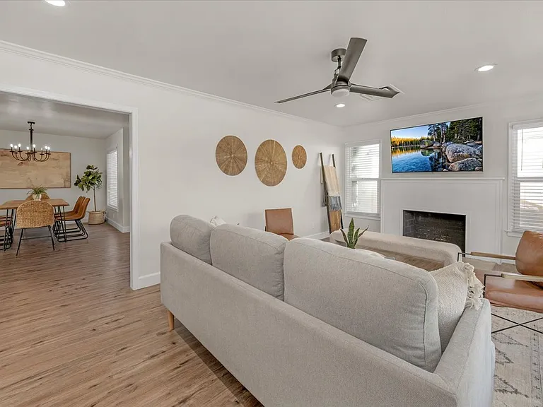 842 W Pine Ave — Photo 7