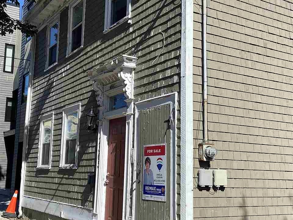 2nd image of 2365 Creighton St