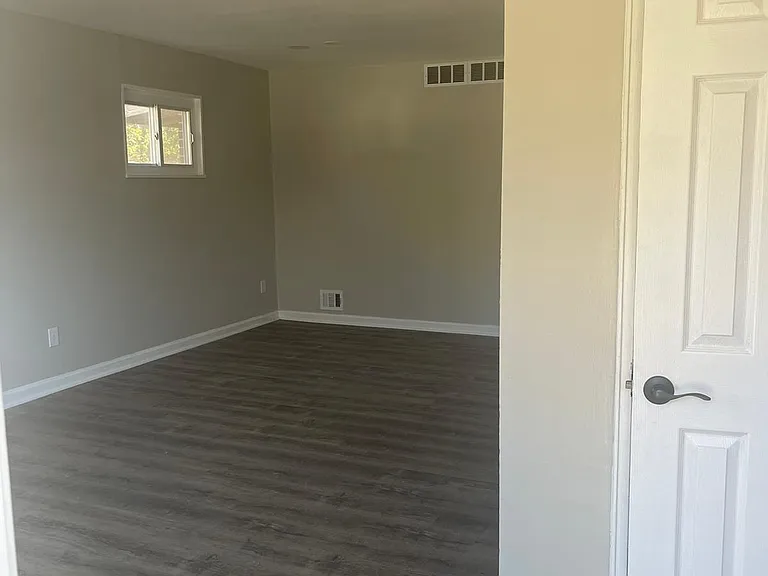 4016 Murdock St — Photo 8