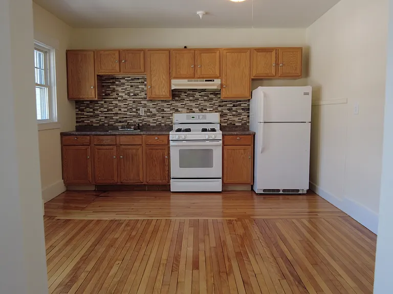 12 E Main St #5 — Photo 2