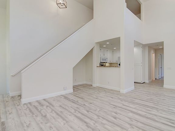 2nd image of 51 Tierra Plano