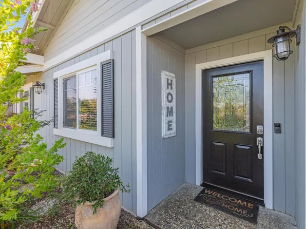 150 Jonquil Ln, Hollister, CA 95023
