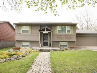 1929 S Fox Trl, Sioux Falls, SD, 57103