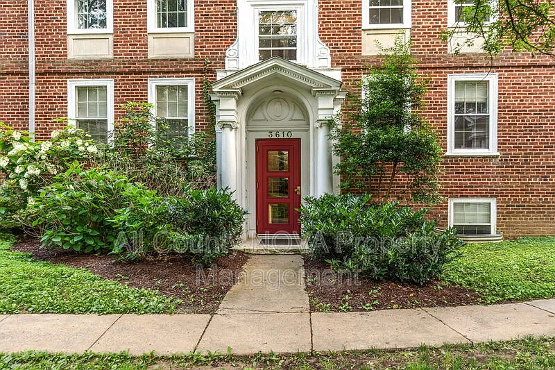 2 bed, 2.0 bath, 1360 sqft, $3,345 — Photo 4