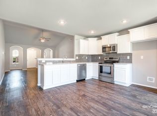 211 Cherrywood Cv, Lowell, AR 72745