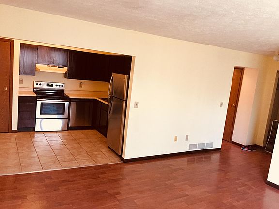 3rd image of 7829 Meadowhaven Blvd