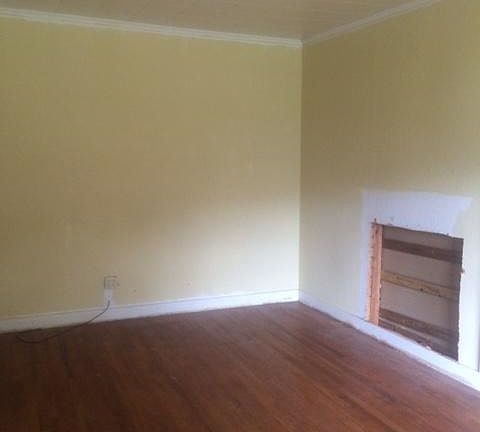 2nd image of 23 Dickson St