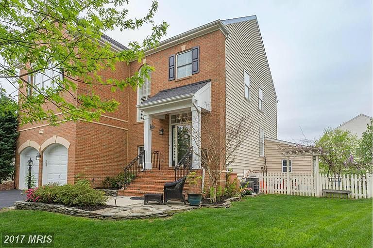 1st image of 711 Princeton Ct NE