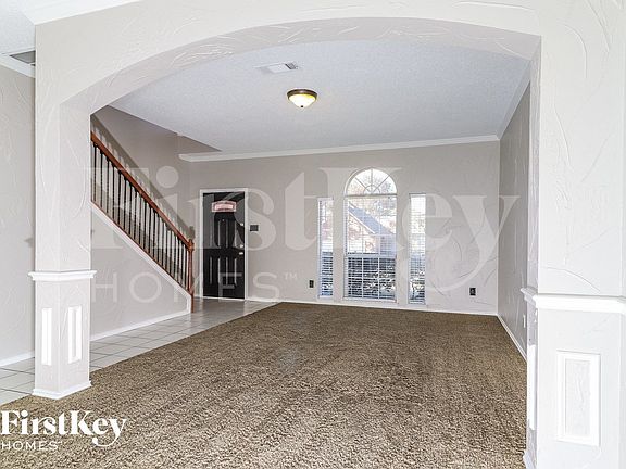 4th image of 2406 Elliott Ave