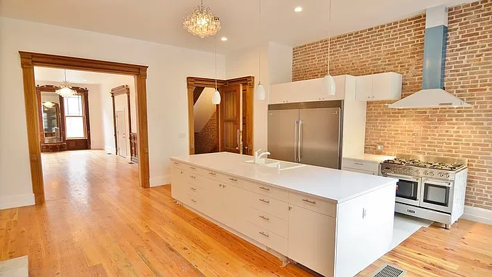 Rented by Park Property Advisors | media 35