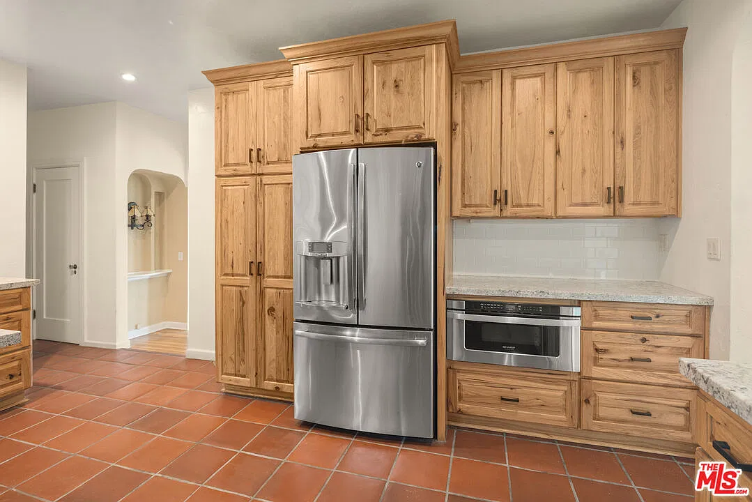 5 bed, 4.0 bath, 3700 sqft, $14,500 — Photo 4