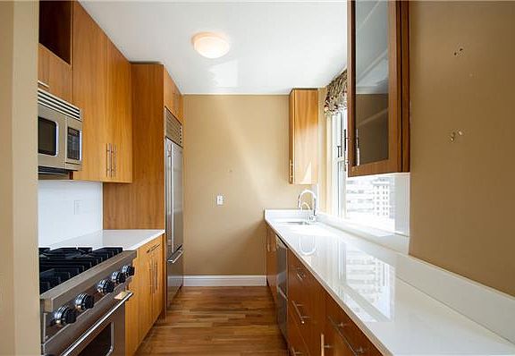 3rd image of 88 Greenwich St APT 1803