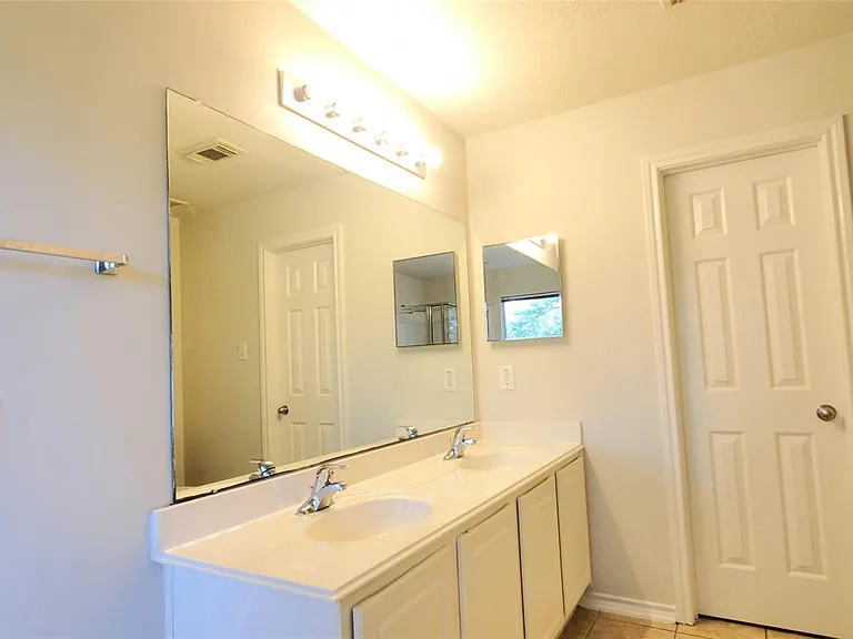 13043 Peppergate Ln — Photo 16