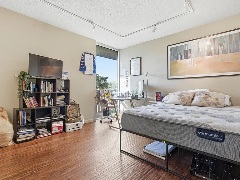 700 E 9th St #4M — Photo 13
