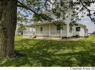 1571 E 1900 North Rd, Stonington, IL 62567
