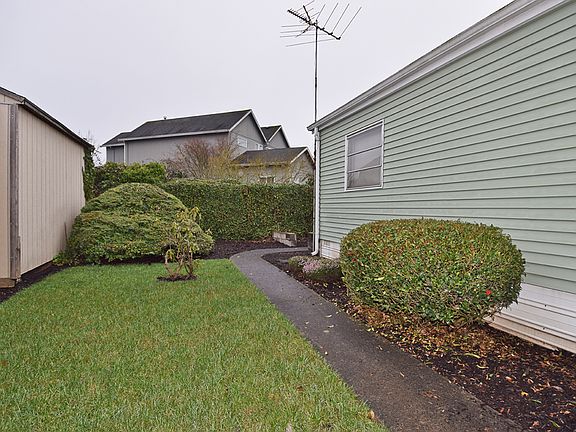 4th image of 11316 NE 28th St Unit 10