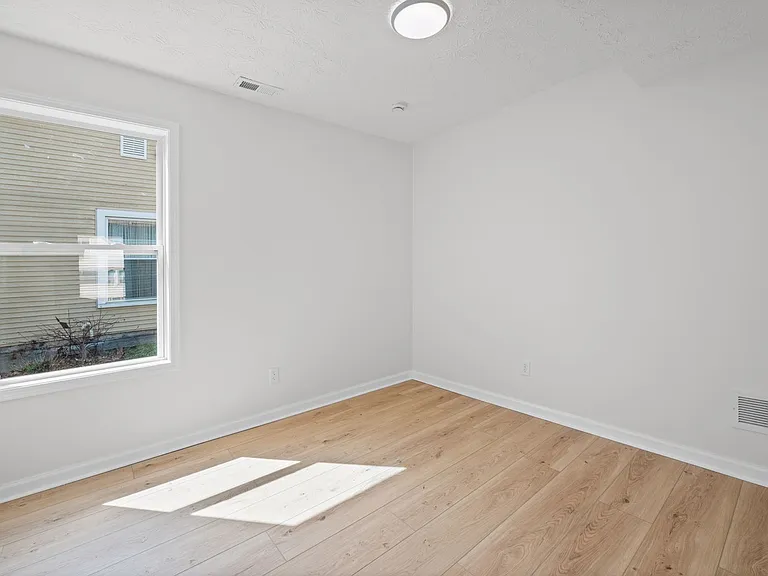 327 N 23rd St — Photo 21