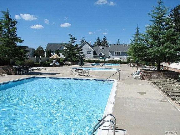 5th image of 37 Broadlawn Dr