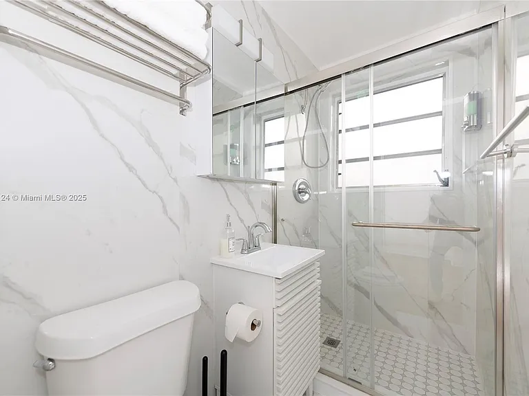 545 Michigan Ave #2 — Photo 22