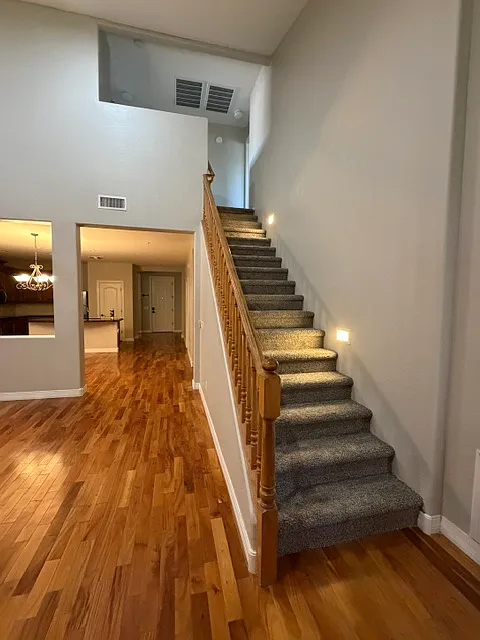5 bed, 2615 sqft, $2,750 — Photo 2