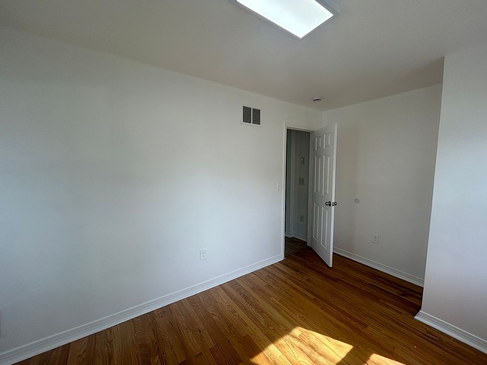 Building Photo 5
