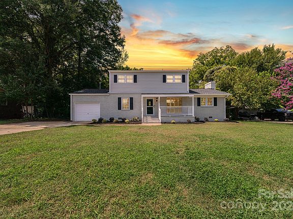 4th image of 755 Greenbriar Ave