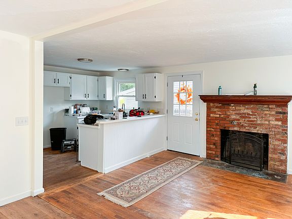 5th image of 8 Veeder Dr