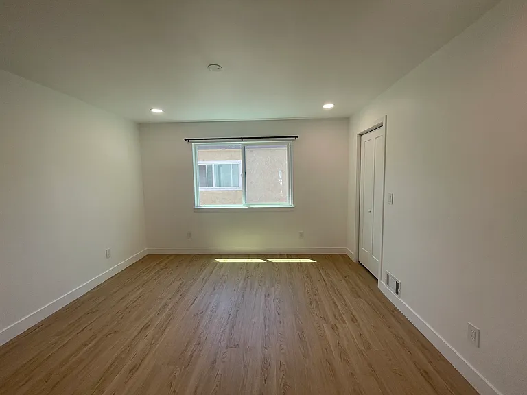 339 Lester Ave #5 — Photo 8
