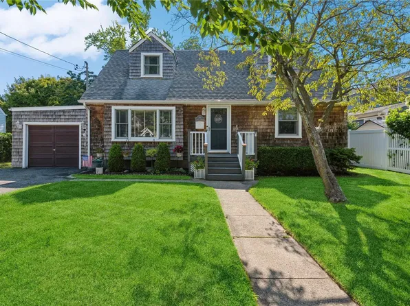 205 Charles Avenue, Massapequa Park, NY 11762