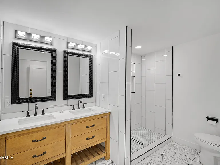4028 E Edgemont Ave — Photo 23