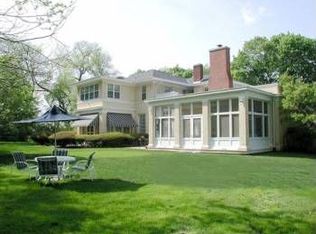 1S751 Hawthorne Ln, Wheaton, IL 60187