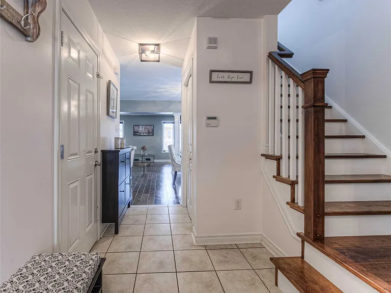 77 Laughland Ln #UPPER — Photo 3